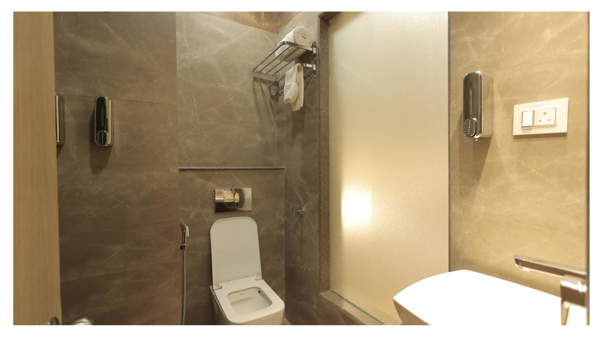 The Riverside Inn Vidisha Exterior photo